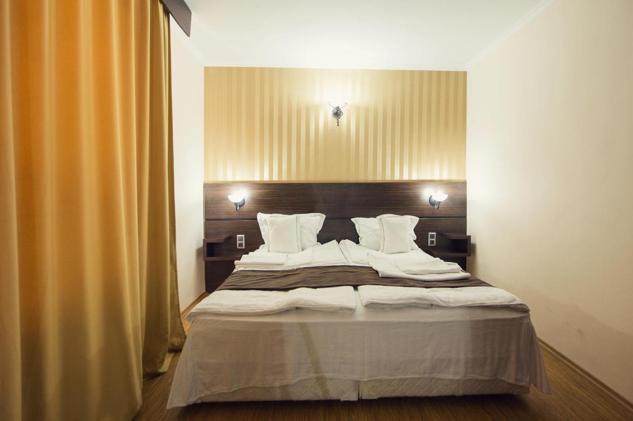 Family Hotel Hebar Batak Exterior photo
