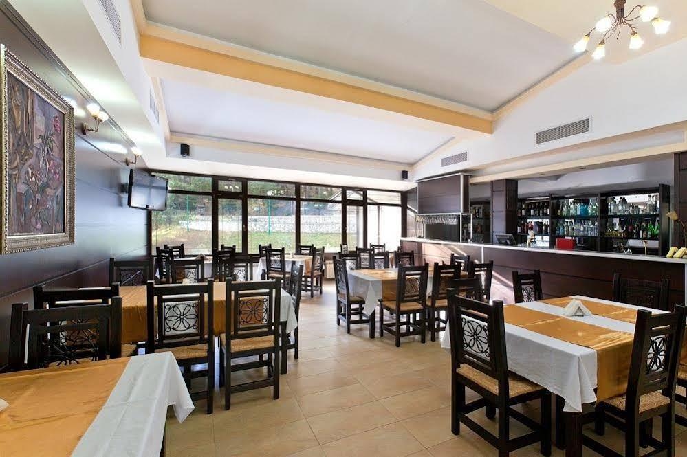 Family Hotel Hebar Batak Exterior photo