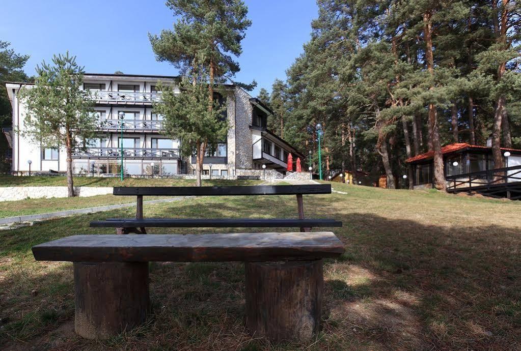 Family Hotel Hebar Batak Exterior photo